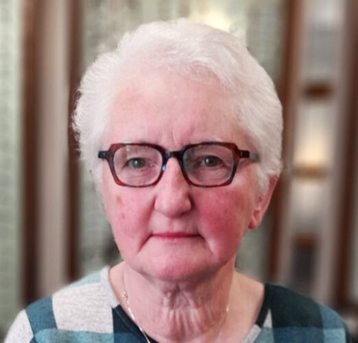 1e6ce79c-0b39-4257-b540-6bc36357e874 picture of customer wearing a stunning pair of glasses