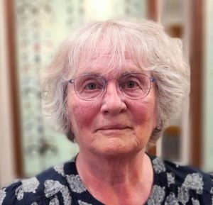 22257261-48e3-4e2c-a31f-4d08d76e15c0 picture of customer wearing a stunning pair of glasses
