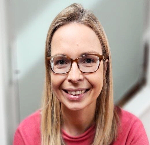 358e6302-8b2f-4766-9849-55dcc3e85e83 picture of customer wearing a stunning pair of glasses
