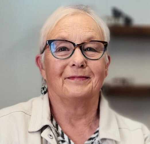 520bf9a3-f743-452e-8308-6901710ad2f4 picture of customer wearing a stunning pair of glasses