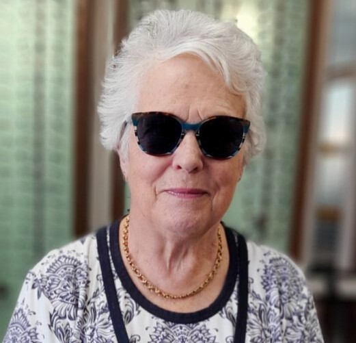55e4e323-324e-430a-a384-0c83982d93ad (1)2 picture of customer wearing a stunning pair of glasses