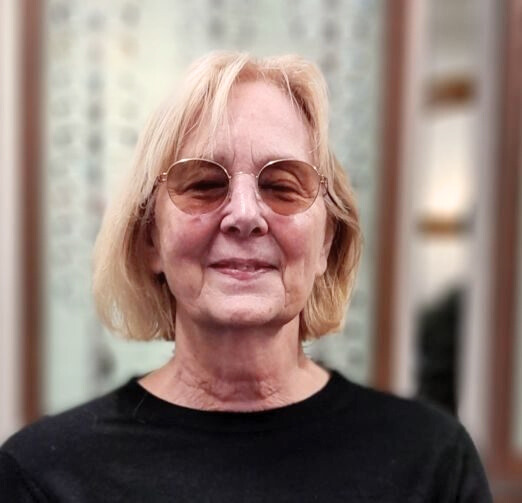 659cbce5-97b9-41da-9c91-e3c75507541b picture of customer wearing a stunning pair of glasses