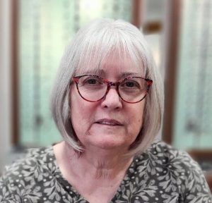 9099d80f-d9af-48ec-b74c-6941729316bf picture of customer wearing a stunning pair of glasses