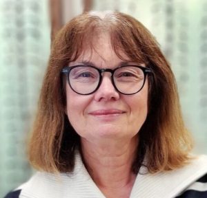 b2c4a5df-e134-469b-9ab7-564123f159a5 picture of customer wearing a stunning pair of glasses