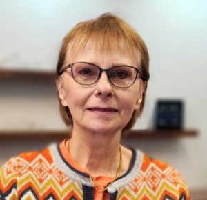 f0c4fc86-ba86-4821-b5a6-20b7d27eab83 picture of customer wearing a stunning pair of glasses