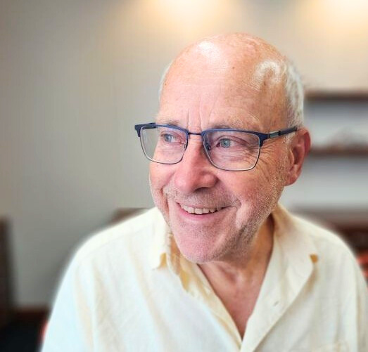 3b2320b5-86e6-4b00-9679-1ff285f823db picture of customer wearing a stunning pair of glasses