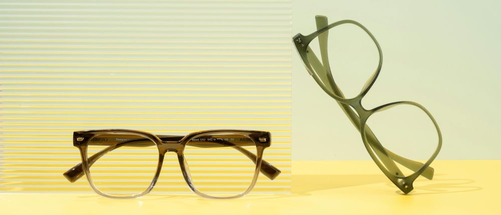 pexels-glassesshop-gs-1317359316-28834291 Multiple pairs of prescription glasses for different activities