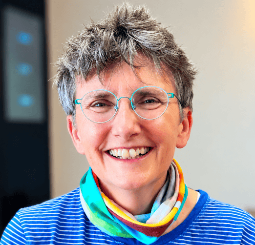 Lindberg lady smiling